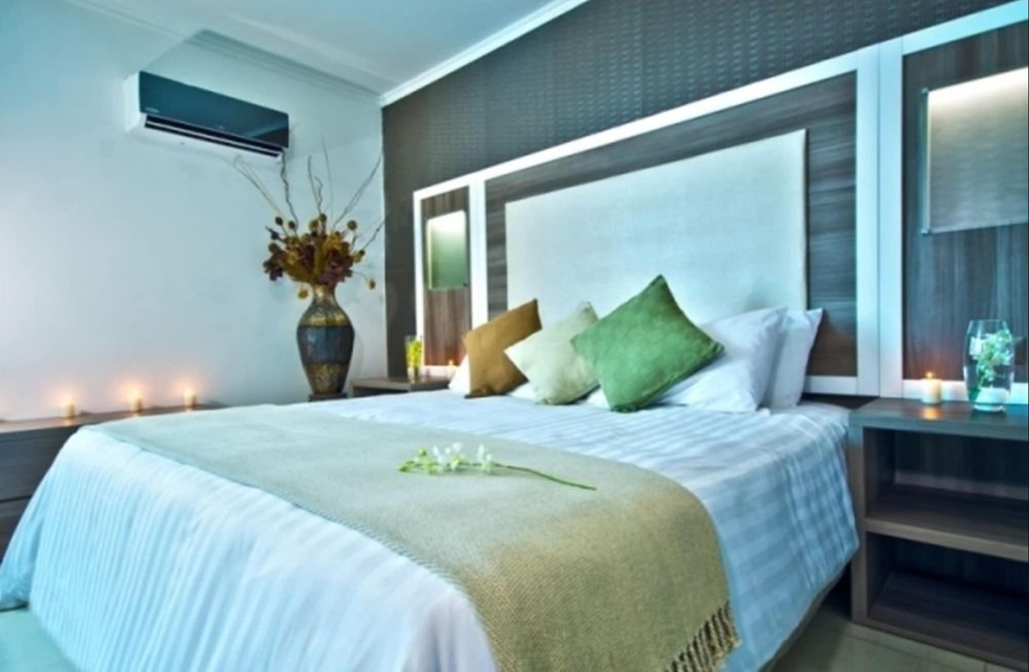 Hotel Bahia Suites Kota Panama Bagian luar foto
